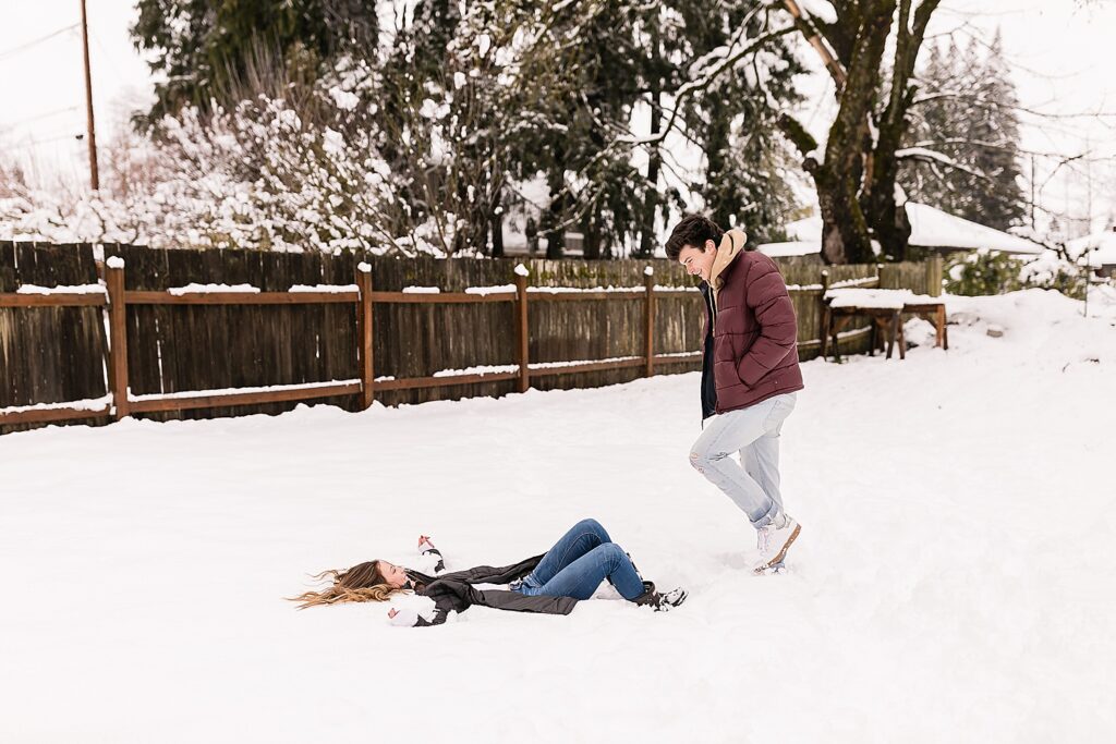 #snowday #couple #snowpics #coupleinsnow #snowcouple #friends #lifestyle #lifestylesnow #snowportraits